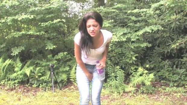 Desperate And Soaks Her Jeans with Jasmine HD [Wet Clothes, Wet Panties] (2023 | Mp4)