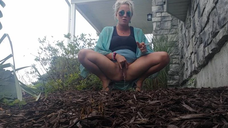 Public Piss Bushes Hot Blonde HD [Pissing In Action, Squirting] (2023 | Mp4)