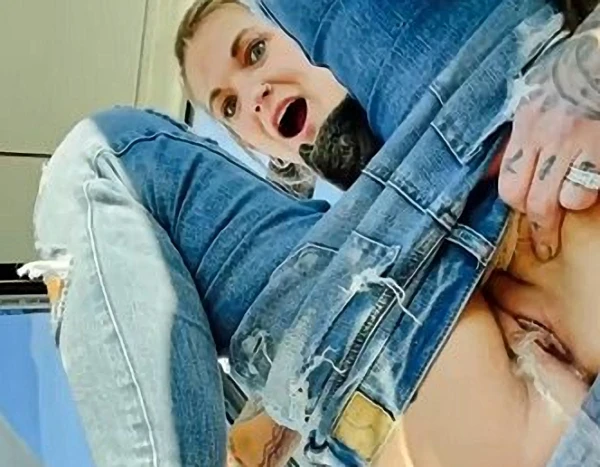 Stuck In Public And Really Had To Pee HD [Pee Fetish, Gag] (2023 | Mp4)