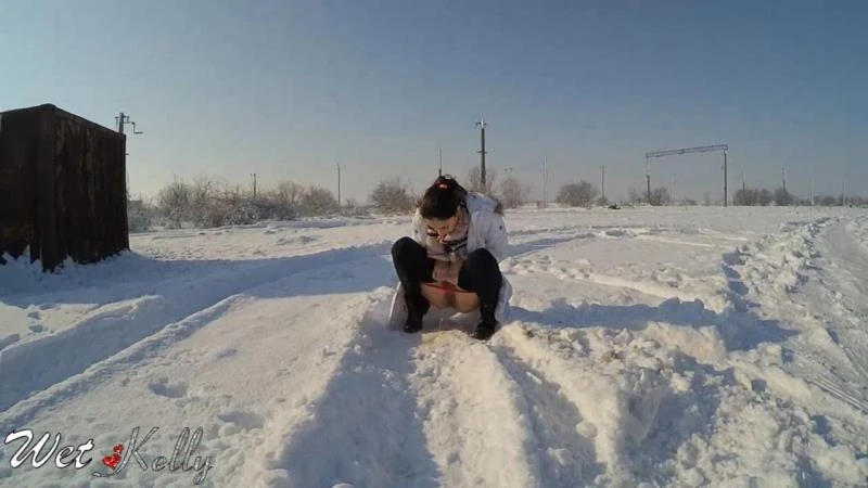 Pee Despertion In The Snow with Wet Kelly HD [Uniform, Puffy Nipples] (2023 | Mp4)