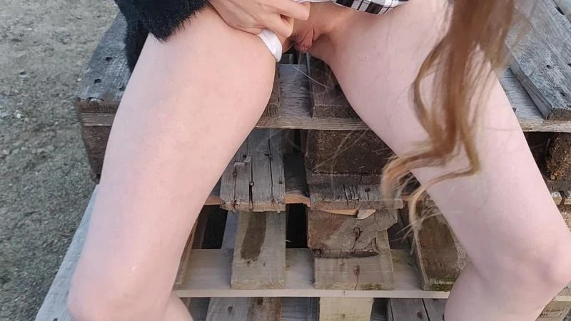Peeing On A Stack Of Pallets with Reallifedoll HD [Pissing On Pussy, Pissed Woman] (2023 | Mp4)
