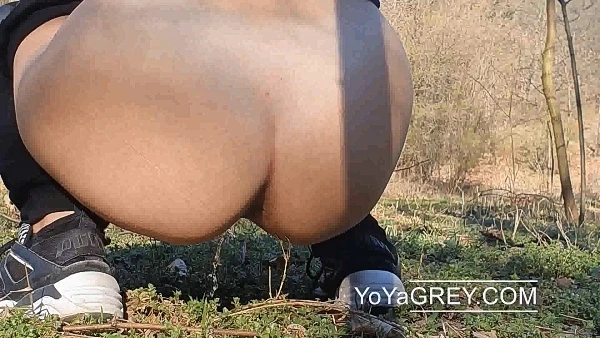 Yoya Grey with Just A Tall Girl Pissing And Flashing Outdoors HD [Enema, Public Pissing] (2023 | Mp4)