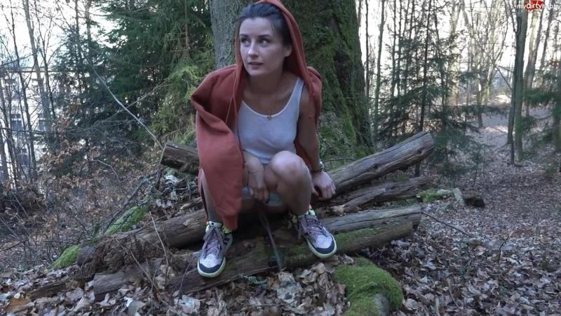 Den Wald Gepisst with Camilla Moon HD [Piss Spitting, Pissing In Mouth] (2023 | Mp4)