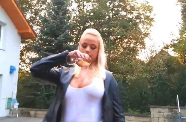 Blonde Hotty Soaks Her Big Tits With Piss HD [Voyeur Peeing Shit, Vibrator] (2023 | MPEG-4)