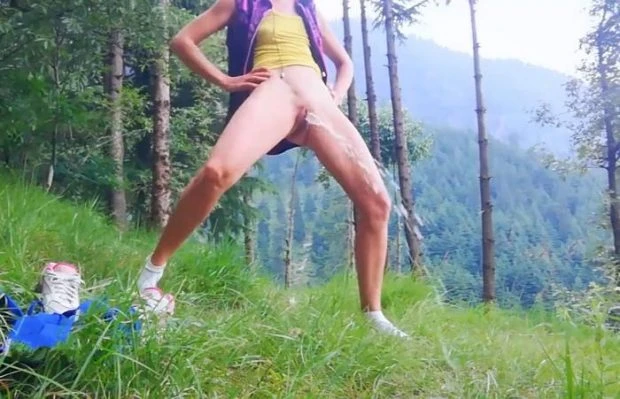 Fit Girl Powerful Pee Stream In The Forest with Angel Fowler HD [Orgasm, Outdoor Sex] (2023 | MPEG-4)