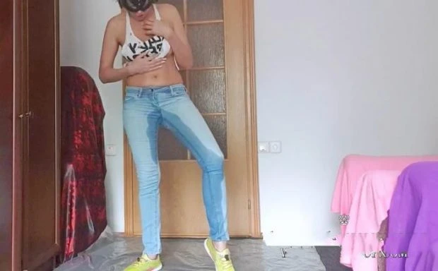 Peeing Into Light Blue Jeans with Natalia HD [Pussy Play, Urin Drink] (2023 | MPEG-4)