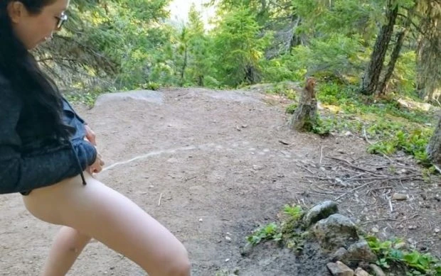 Power Pissing On Our Hike with Nerdy Faery HD [Pee, Trimmed Pussy] (2023 | MPEG-4)