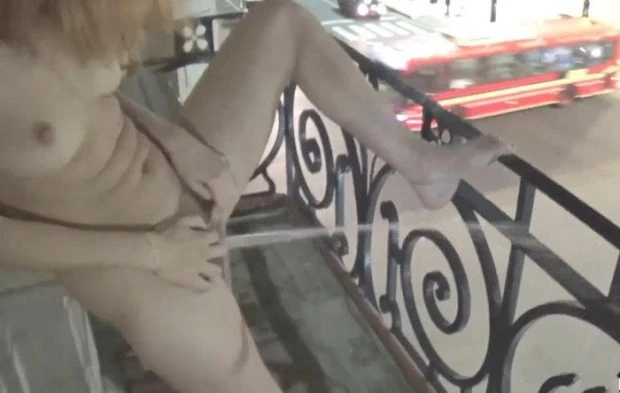 Public Pissing From A Balcony with Camilla Moon FullHD [Piss In Glass, Casting] (2023 | MPEG-4)