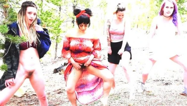 Girls Peeing Outside with Kinkywild, Nikkiz, Rawrsammi, Xxxmaren HD [Drink Urine, Fuck Machine] (2023 | MPEG-4)