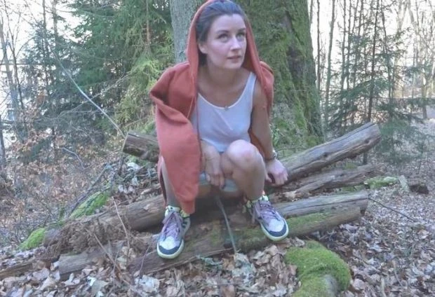 Shhh !!!! Pissed In The Woods))) with Camilla Moon FullHD [Clothed Pissing, Piss] (2023 | MPEG-4)