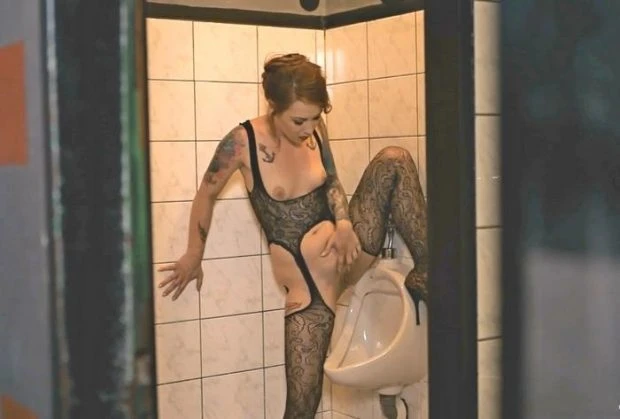 Masturbates In The Toilet with Foxy Sanie HD [Pussy Wash, Uniform Sex,2144] (2023 | MPEG-4)