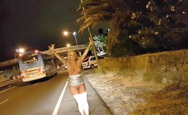 Violent Public Pissing - In The Middle On The Highway with Kacykisha FullHD [Amateurs, Lesbian Pissing] (2023 | MPEG-4)