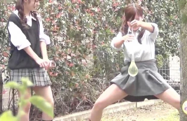 School Girls Piss Prank Outdoors with Jap FullHD [Piss Swapping, Wetting] (2023 | MPEG-4)