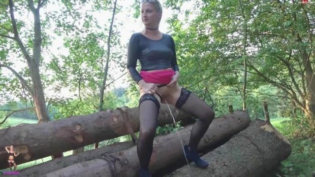 Piss In Stockings On Trees with Skylabitch FullHD [Amateurs, Lesbian Pissing] (2023 | MPEG-4)