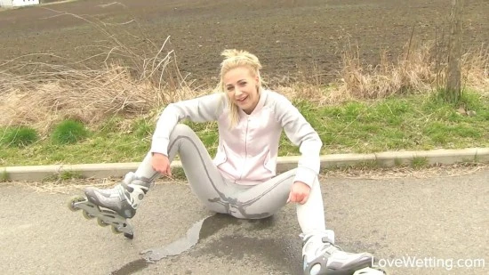 Roller Skate Contest with Nathaly FullHD [Piss Girl, Pissing On Self] (2023 | MPEG-4)