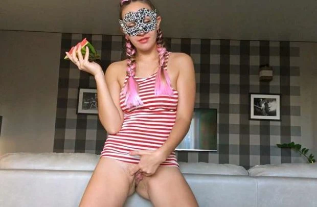 Girl Eats Watermelon For Hot Piss. with Some Luna FullHD [Amateurs, Lesbian Pissing] (2023 | MPEG-4)