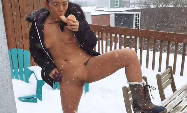 Pissing Dildo Fuck Outdoors In Snowstorm with Geishasgirl FullHD [Curvy, Licking] (2023 | MPEG-4)