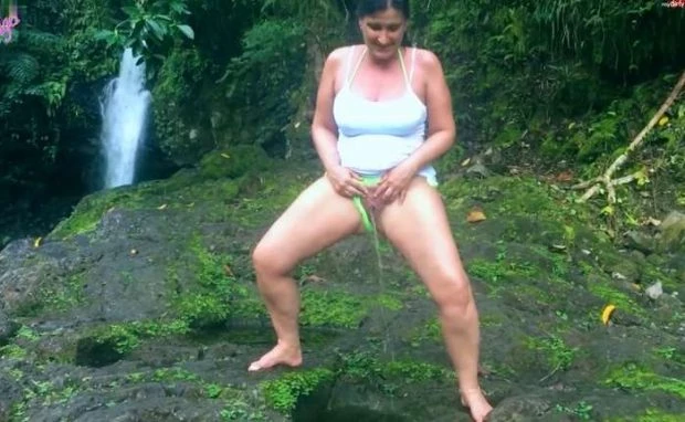 Urgent piss waterfall at the waterfall with CrazyAngel FullHD [Urine Taste, Fetish] (2023 | MPEG-4)
