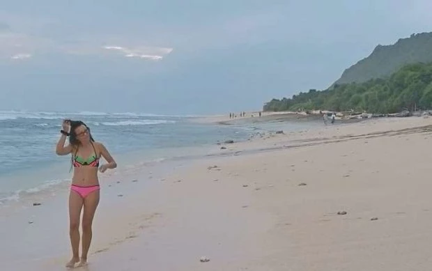 Stand up Open Pussy Pee on wild beach and Ass fingering with Dream4Angel FullHD [Voyeur, Pissing In Panties] (2023 | MPEG-4)