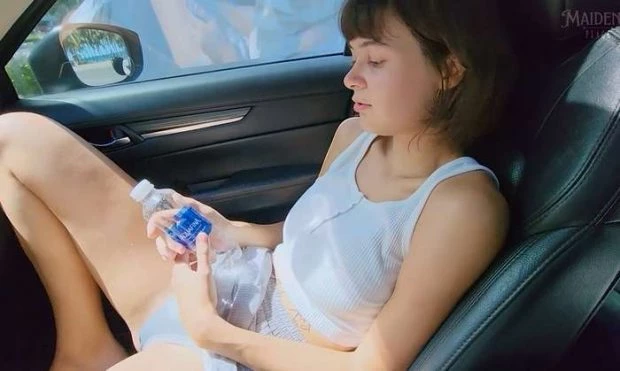 I Have to Pee in a Bottle in a Car with Maidens Place FullHD [Anal, Close Up] (2023 | MPEG-4)