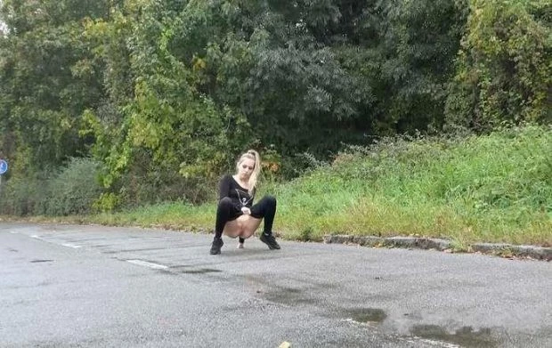 Spraying Piss Over The Road FullHD [Curvy, Licking] Got2pee (2023 | MPEG-4)