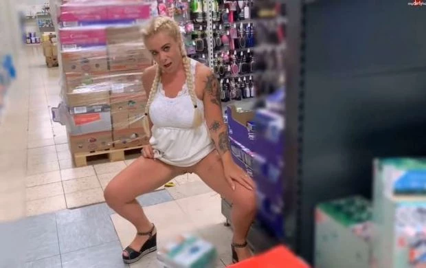 Devil Sophie Public in the shop – Windelpiss and fitting FullHD [Vomiting, Piss In Ass] (2024 | MPEG-4)