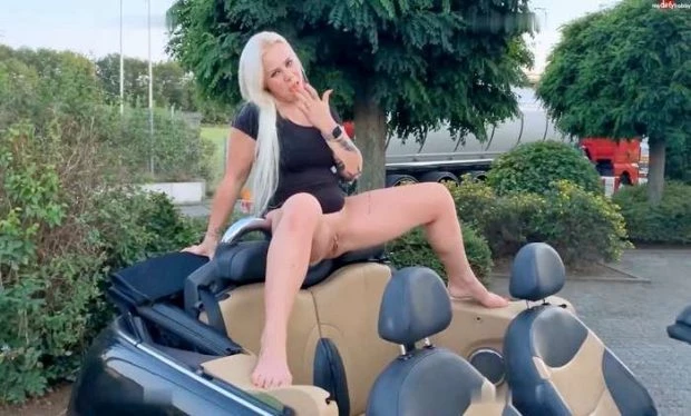 I’m pissing in the cabrio with SteffiBlond FullHD [Peeing Voyeur Girls Only, Threesome] (2024 | MPEG-4)