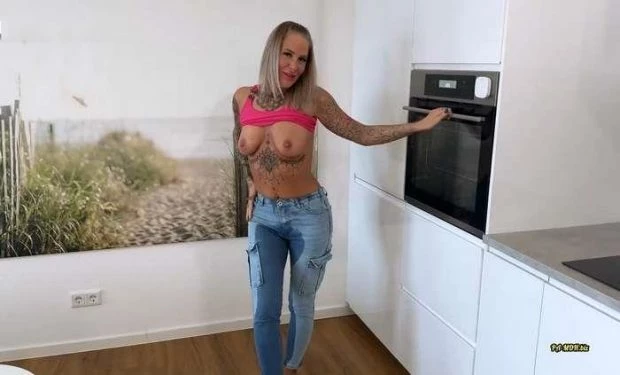 Pissed In Her New Jeans – Endless Golden Shower with Lara FullHD [Golden Shower, Pissing In Pussy] (2024 | MPEG-4)