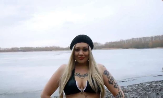 Wetlook top outdoor refined with Dominique-Plastique FullHD [Anal, Close Up] (2024 | MPEG-4)